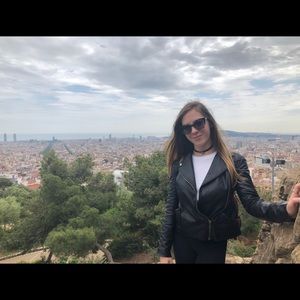 Meet your Posher, Chloe